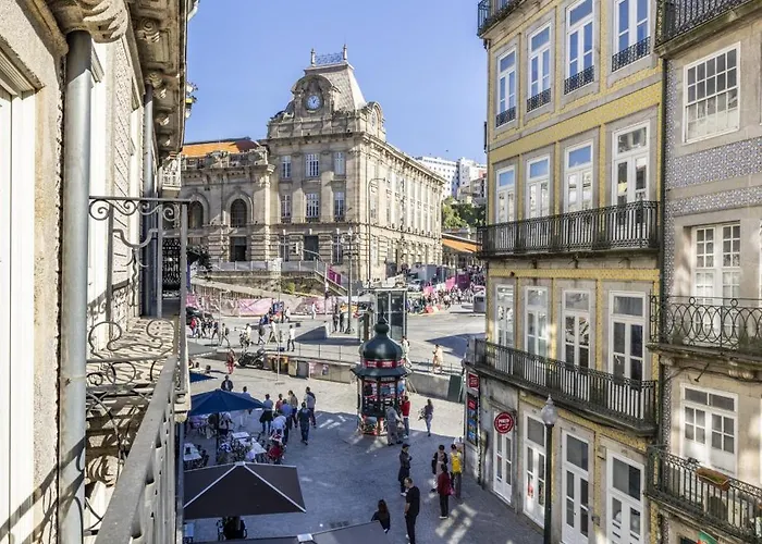 Cardosas Square Living *