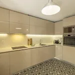 Cardosas Square Living Apartment *